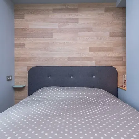 Dondukov Boulevard Two Bedroom Designer Apartment *